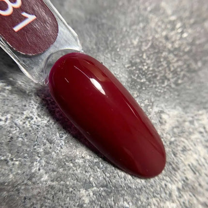 Esmalte semipermanente Edlen color rubí №81 9ml