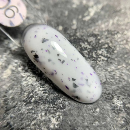 Luna Capa de base Mármol №06 Leche con papel negro y púrpura 13ml